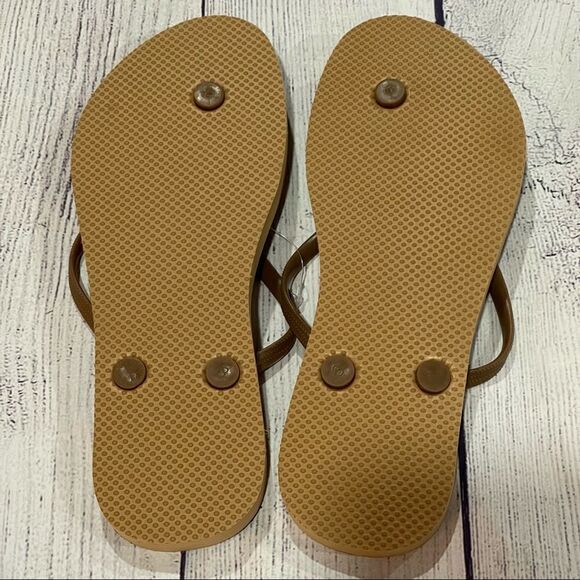 Old Navy Tank Top & Flip Flop Bundle ⚡️ - Picture 3 of 12